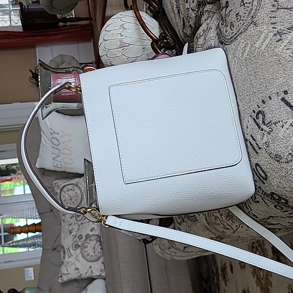 NWT Nanette Lepore White Loraine Bucket Bag with keyring mirror - Picture 2 of 8
